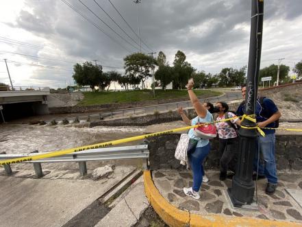 Río El Pueblito crece y se vuelve atracción