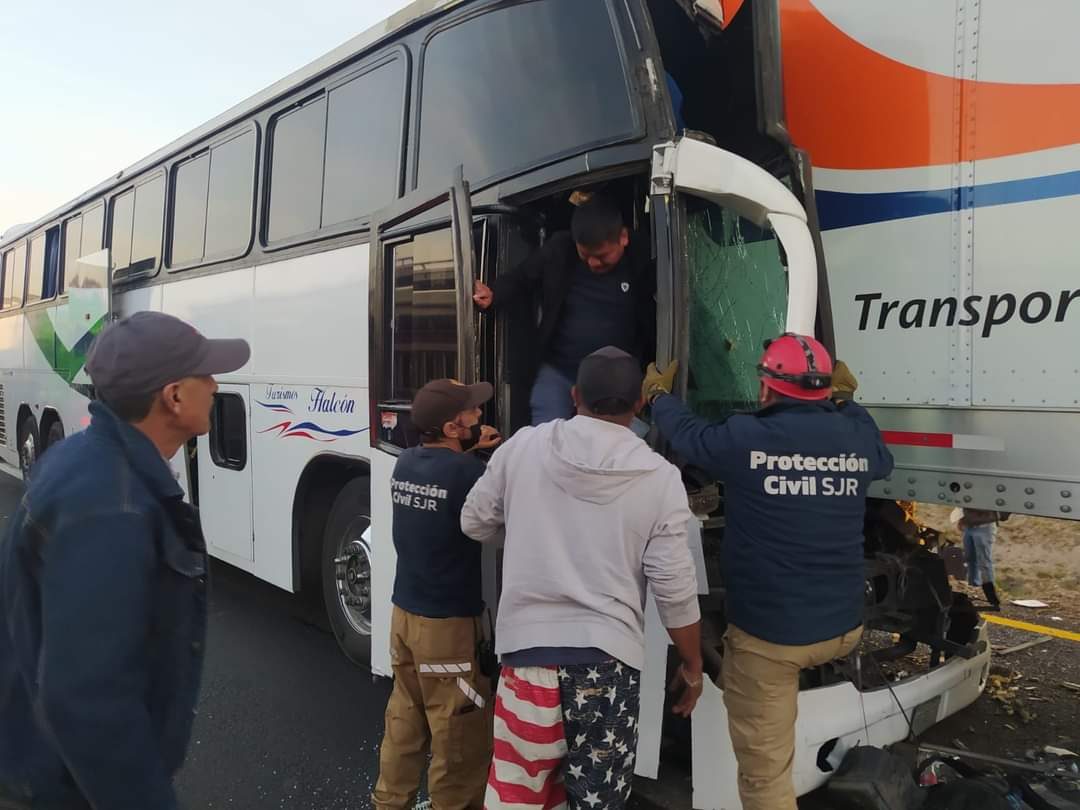 Operador muere en la autopista México-Querétaro; accidente se ubica en San Juan del Río