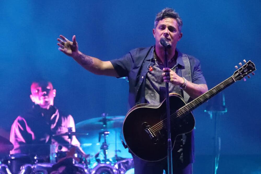 El español cantó temas de su más reciente disco Sirope. (FOTO: ARIEL OJEDA. EL UNIVERSAL)