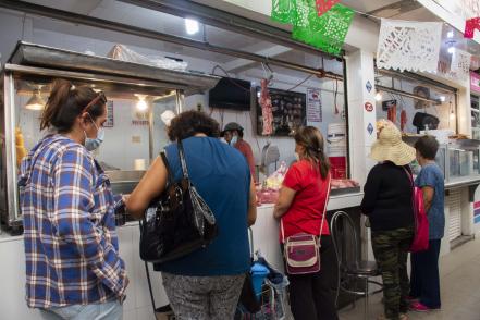 La Cruz, el mercado que mantiene vivas las tradiciones patrias en Querétaro 
