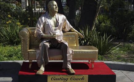 Instalan reveladora estatua de Harvey Weinstein en Hollywood
