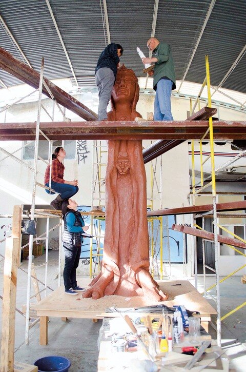 UAQ crea en bronce obras de Rubén Maya
