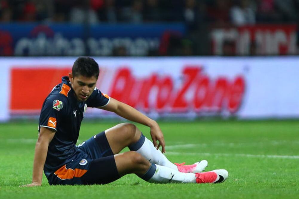 El jugador de Chivas tardará en recuperarse de dos a tres semanas. (IMAGO7)