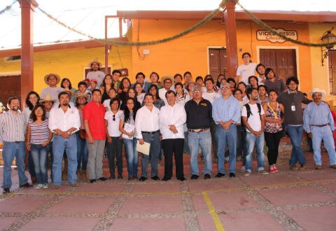 Llevan taller de alfabetización a San Joaquín