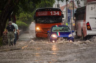 Hoy viernes continuarán las lluvias fuertes: Protección Civil