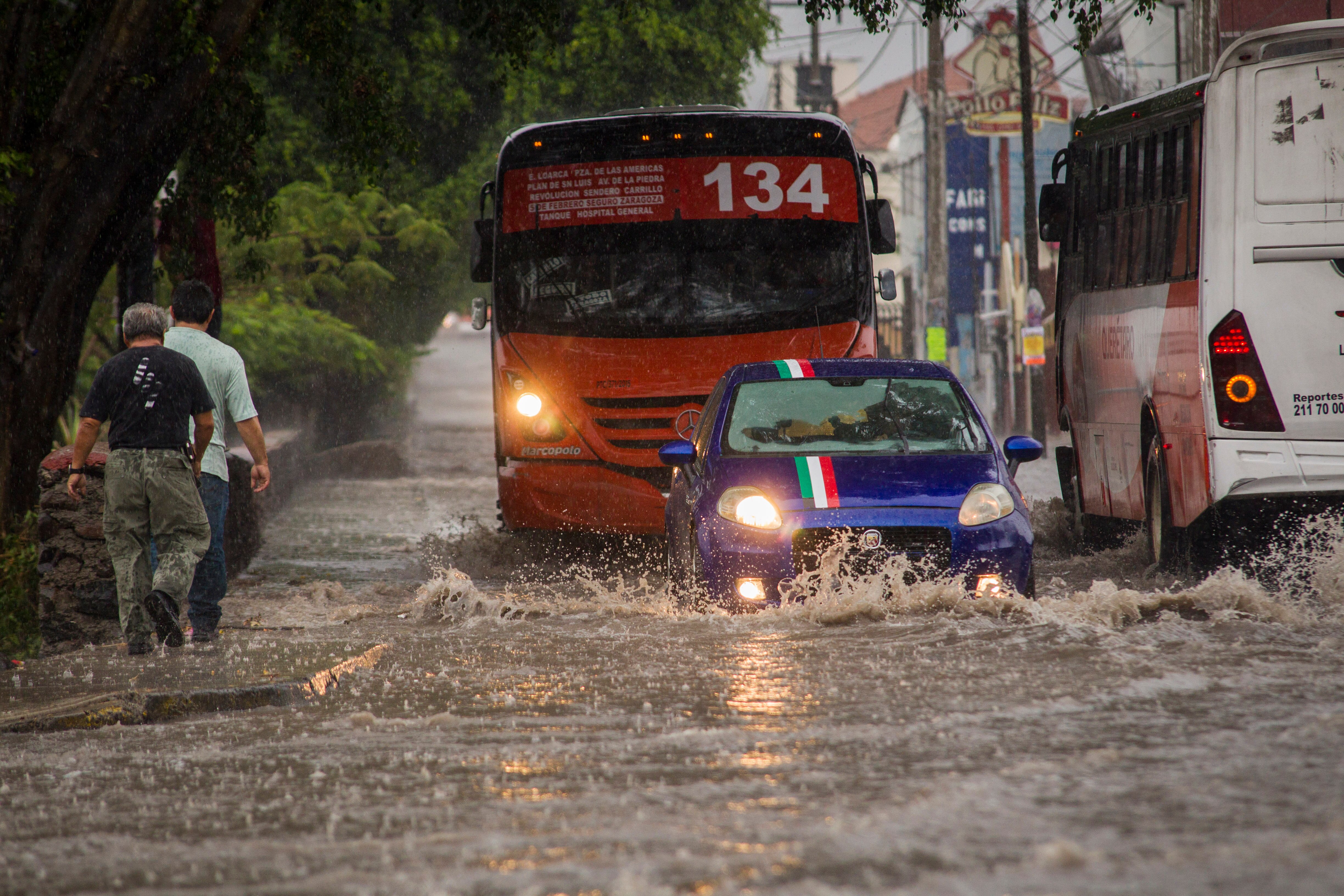 Hoy viernes continuarán las lluvias fuertes: Protección Civil