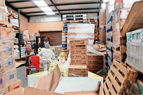 Apoyan a indigentes con acopio