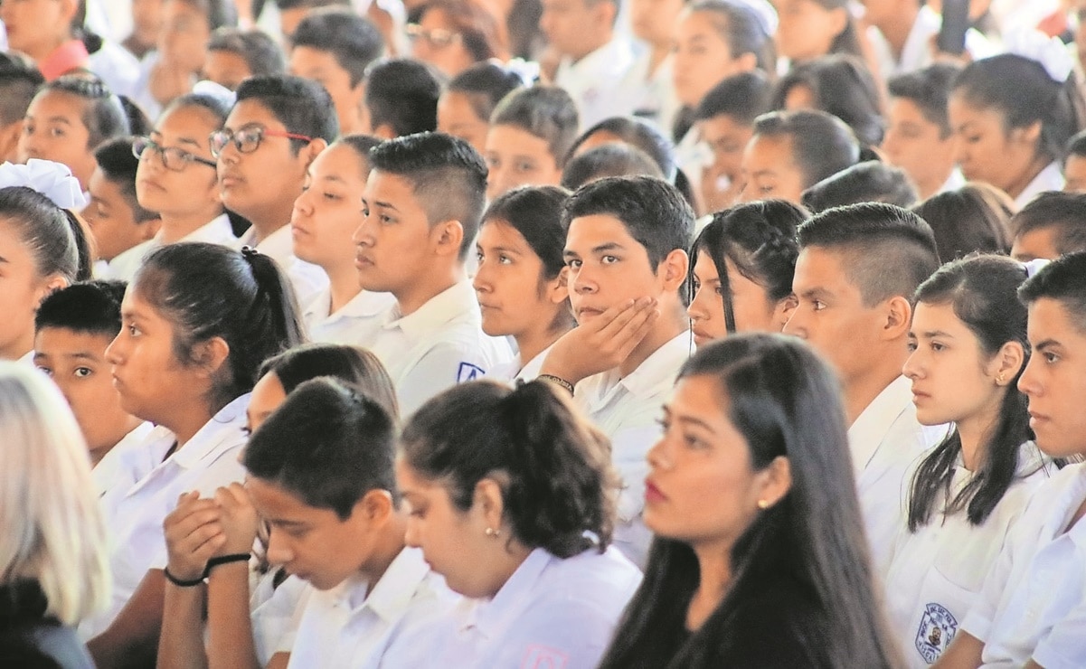 Niños de educación secundaría recibirán la Beca Rita Cetina enfocada en abatir el rezago educativo. Foto: Archivo El Universal.