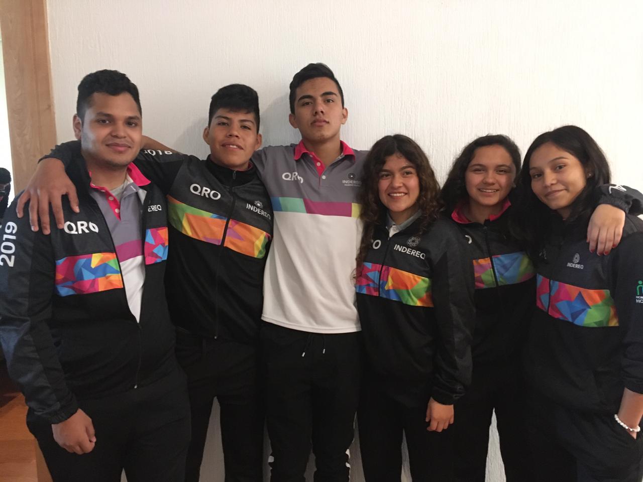 Judocas locales, a Japón