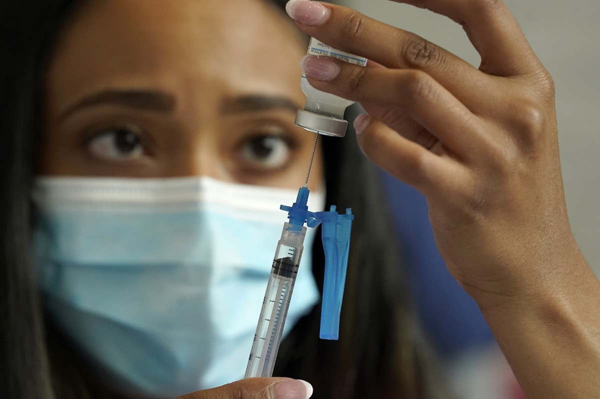 Covid-19: las vacunas de Pfizer y Moderna provocarían falsos positivos