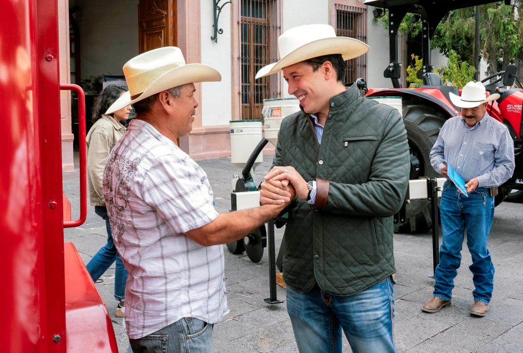 Apoyan a 35 agricultores en El Marqués