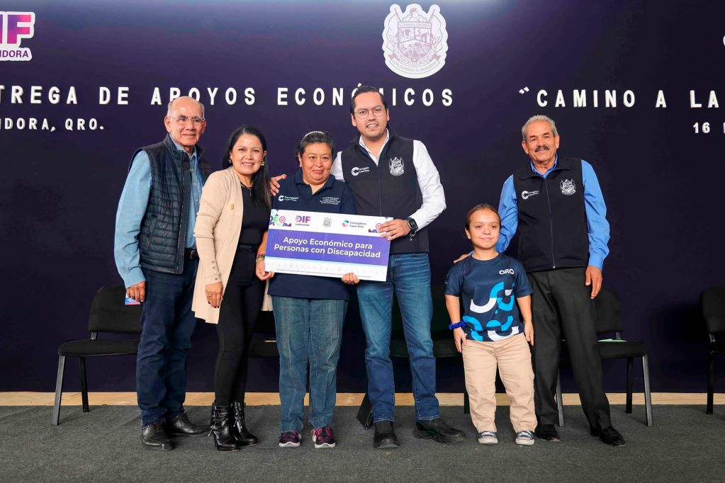 Entregan apoyos a personas con discapacidad en Corregidora