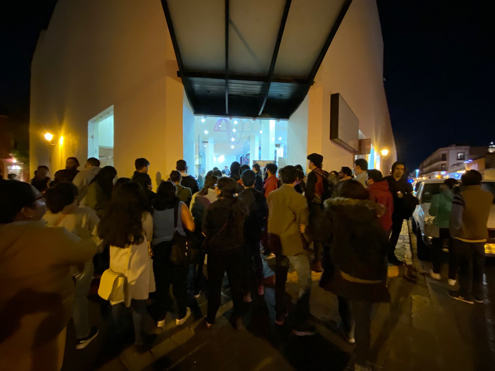 Queretanos se quedan afuera en estreno de Pinocho