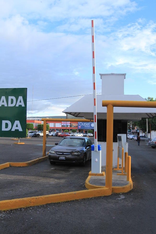 Celebran gratuidad de dos horas en Plaza las Américas