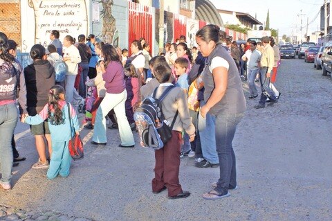 Inicia ciclo escolar sin problemas, reportan