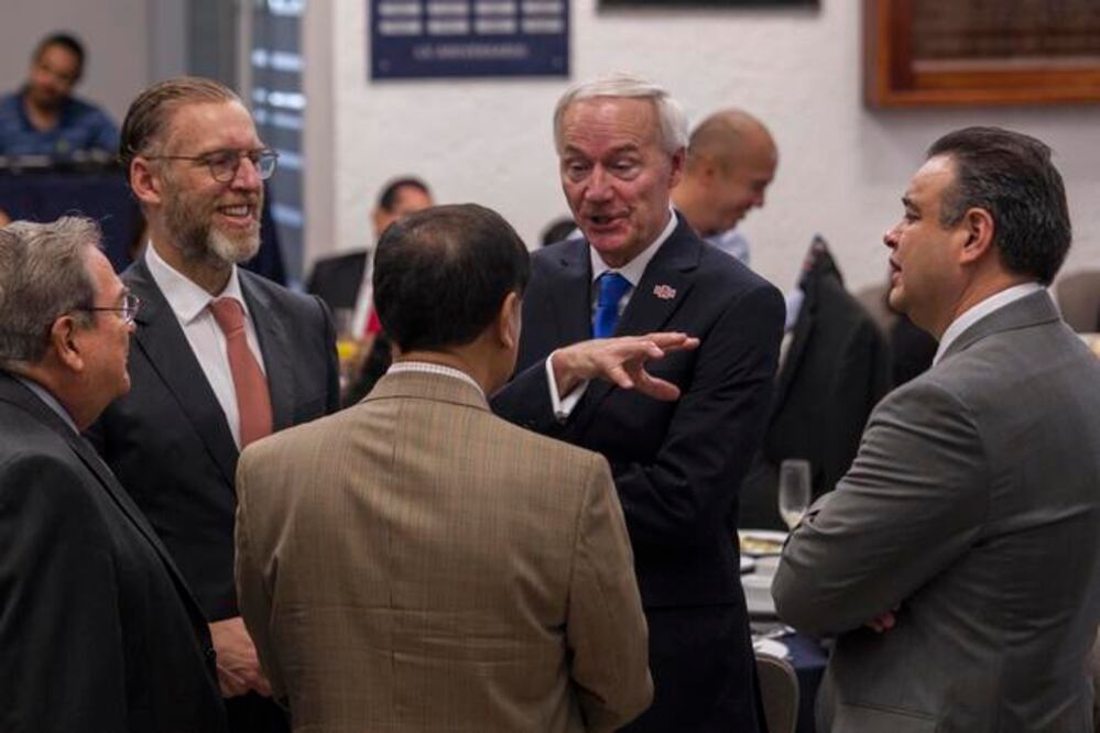 El gobernador de Arkansas William Asa Hutchinson precisó que la economía de Arkansas ha crecido gracias al intercambio con México. (DEMIAN CHÁVEZ. EL UNIVERSAL)
