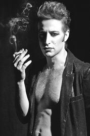 Adanowsky libera sus fantasmas