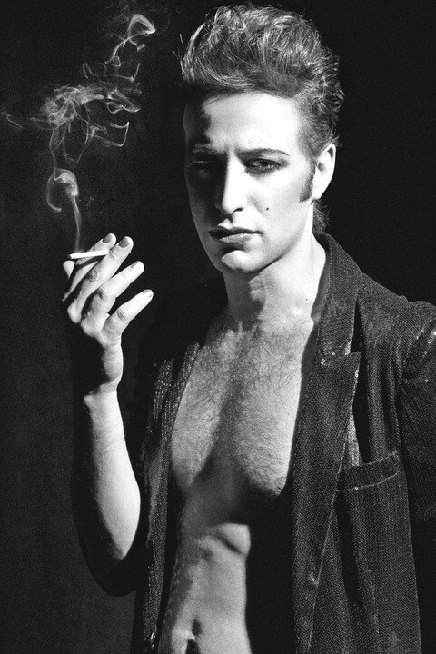 Adanowsky libera sus fantasmas