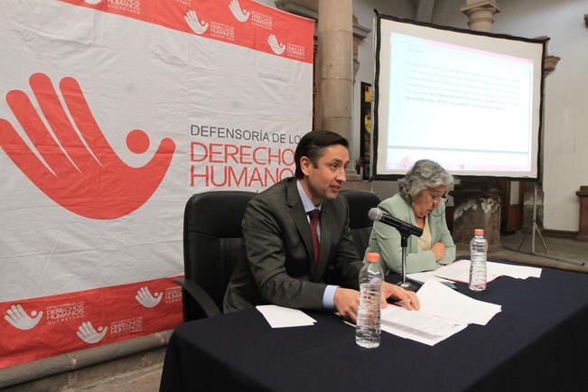 La DDHQ recomendó al fiscal Echeverría Cornejo lograr la reparación integral de los daños ocasionados a las víctimas (CÉSAR GÓMEZ. EL UNIVERSAL)