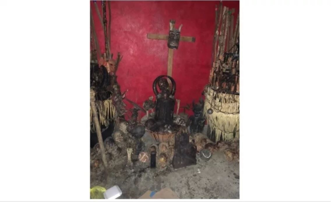 Peritos analizan cráneos, mandíbulas y un feto encontrados durante operativo en Tepito