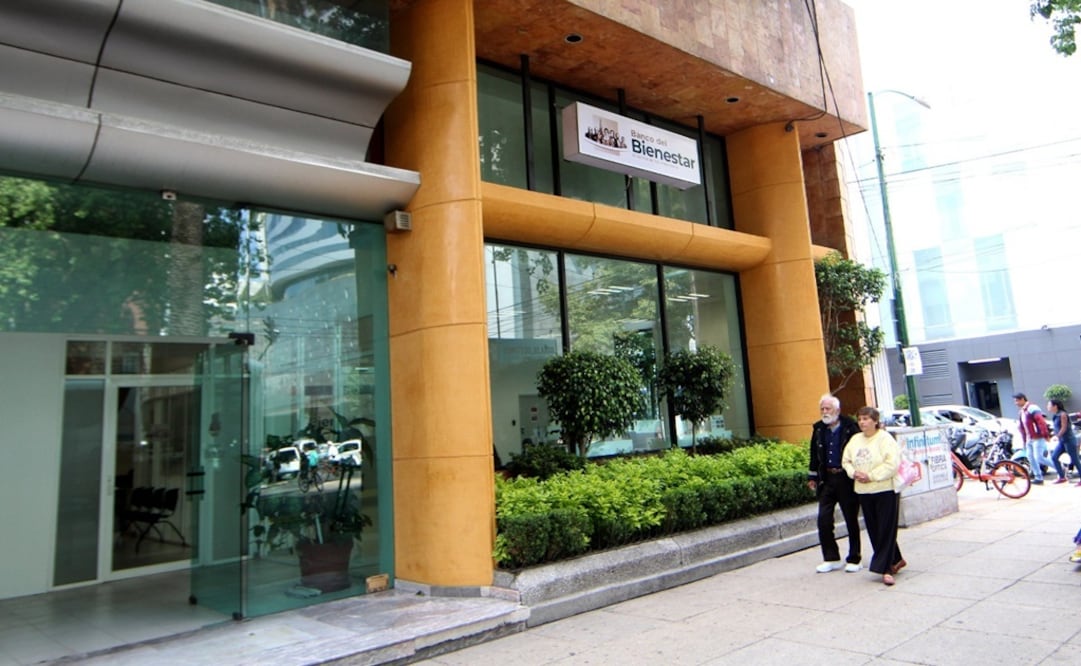 "Naco, policía de tres pesos, pendejo de mierda"; surge Lord en Banco del Bienestar