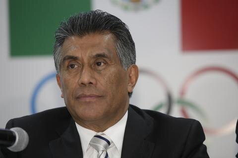 Piden debate; Castillo dice no