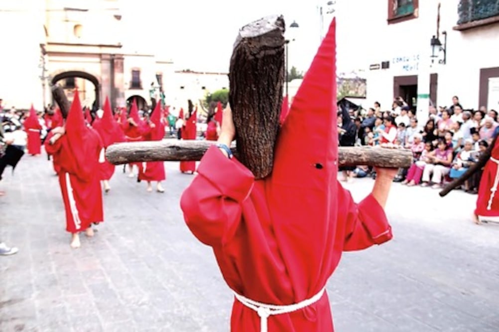 Reviven viacrucis y Procesión del Silencio 