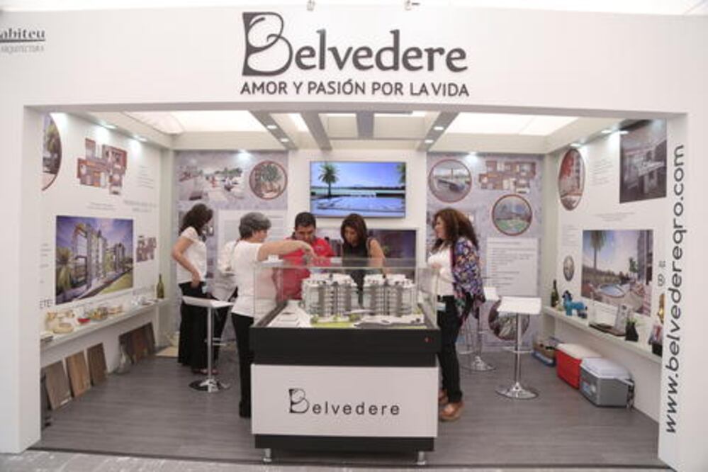 Posibles inquilinos asisten a Expo Inmobiliaria