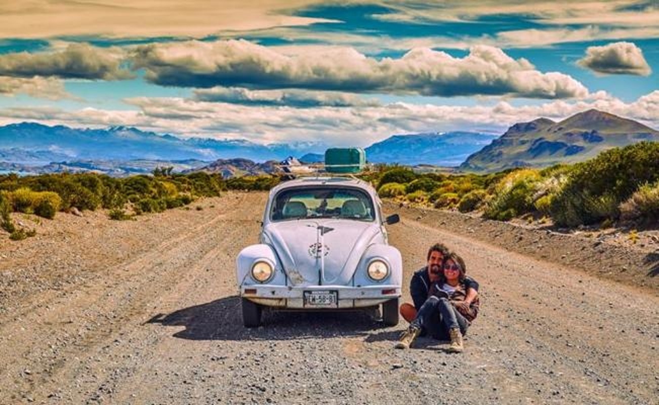 Pareja mexicana recorre Latinoamérica en su vocho "Campeón"