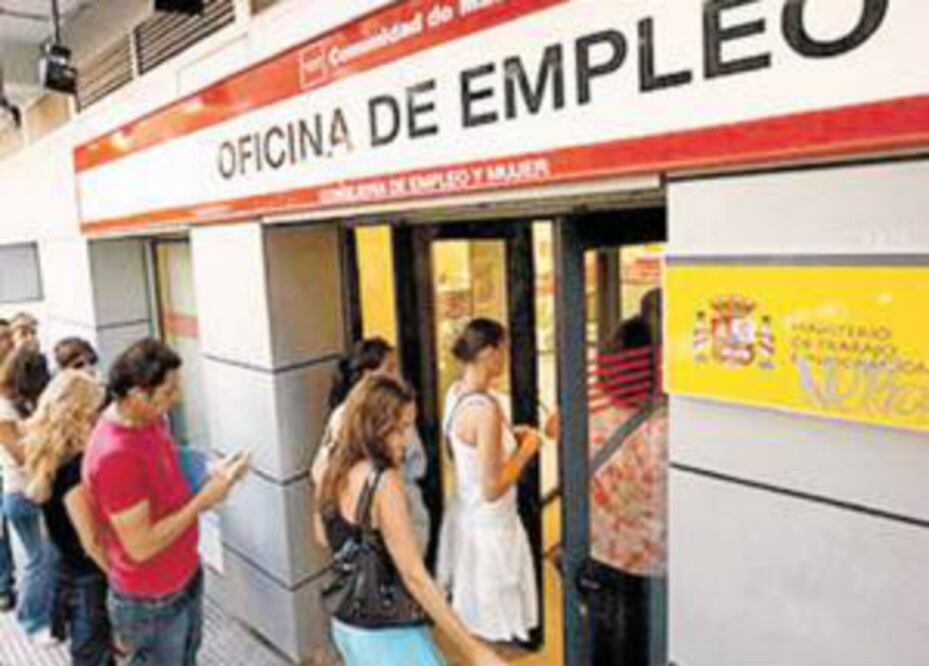 Suman 4.9 millones de desempleados en España