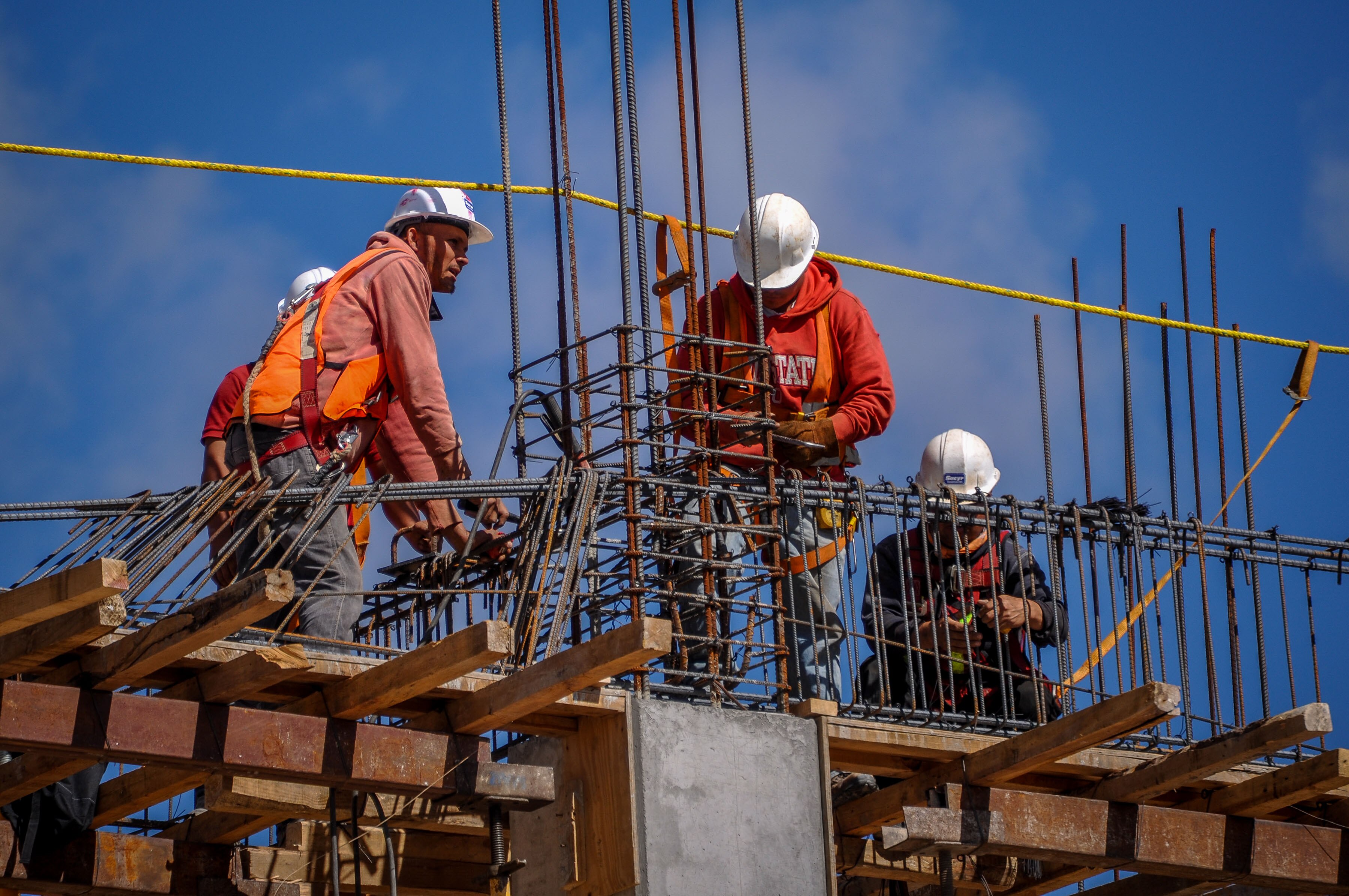 Van por más apoyo para constructores del estado