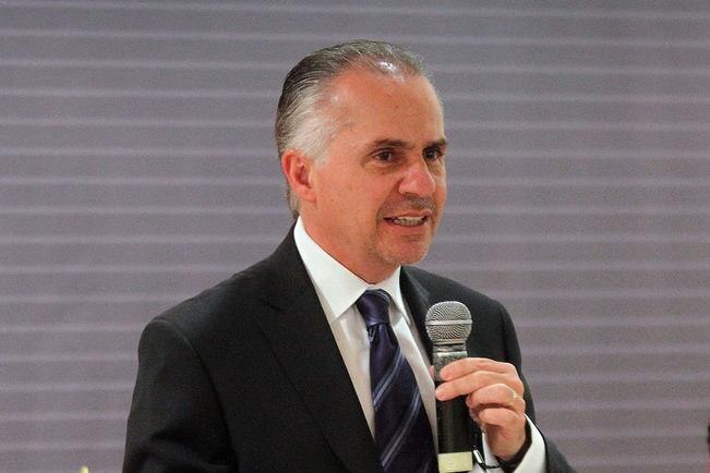 Salud firma convenio con farmacéuticos a favor de investigación