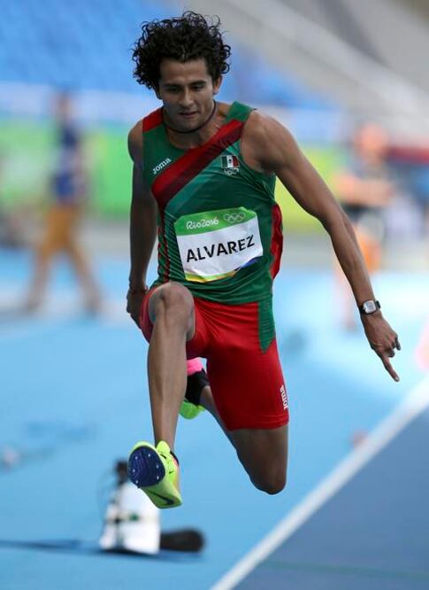 Álvarez se mueve sin reflectores