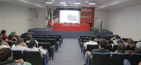 Viven encuentro internacional en la UVM