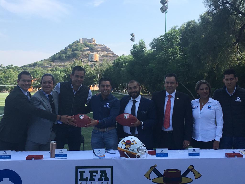 Oficial, Pioneros a la LFA