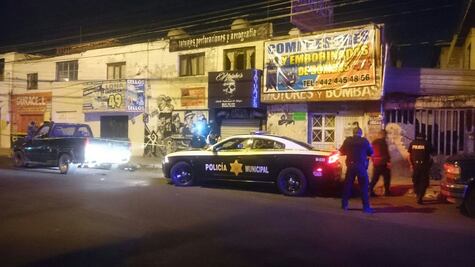 Hieren de bala a joven afuera de bar en El Cerrito