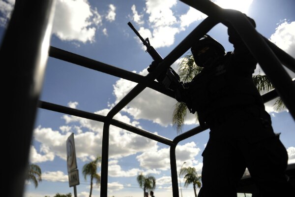 Dan de alta a policía herido