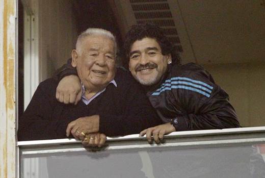 Maradona pierde a su padre