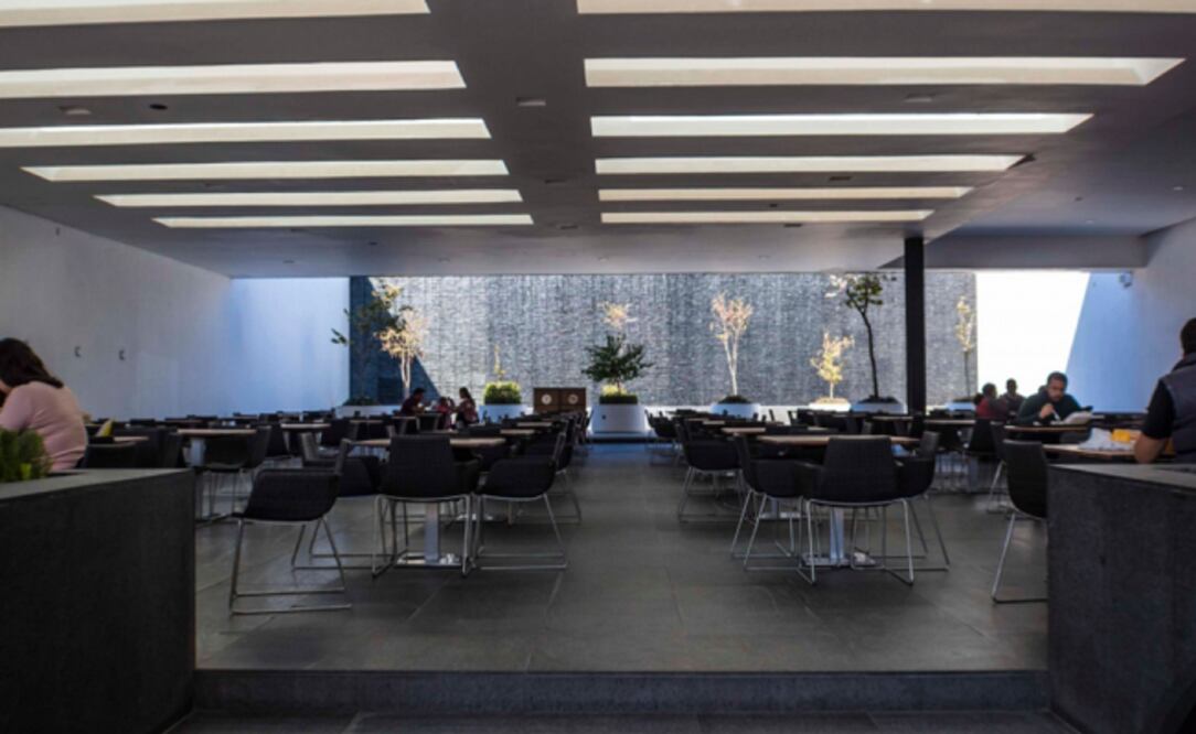 Área de comida rápida donde quedaron los cuerpos: Tomada de @AnteaMx