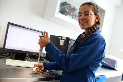 Joven investigadora de la UAQ desarrolla parche para medir la glucosa
