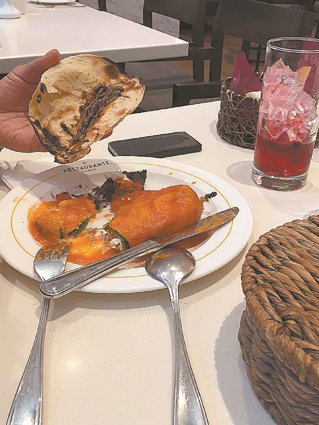 Tortillas quemadas y sustitutos nerviosos, en restaurantes, por el #9M