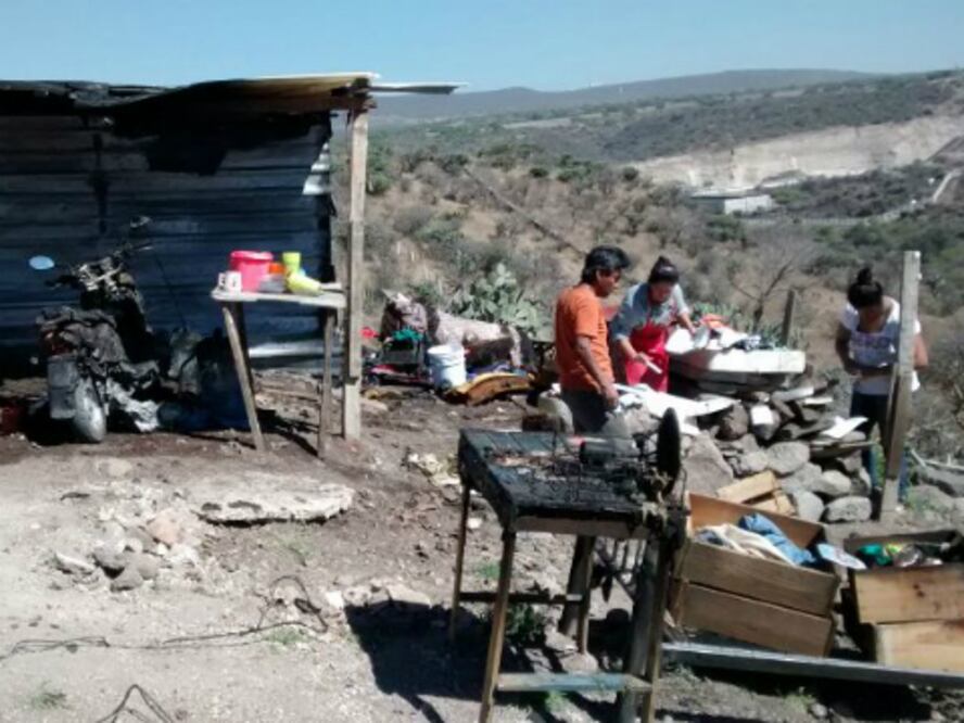 Rescatan a dos menores de incendio