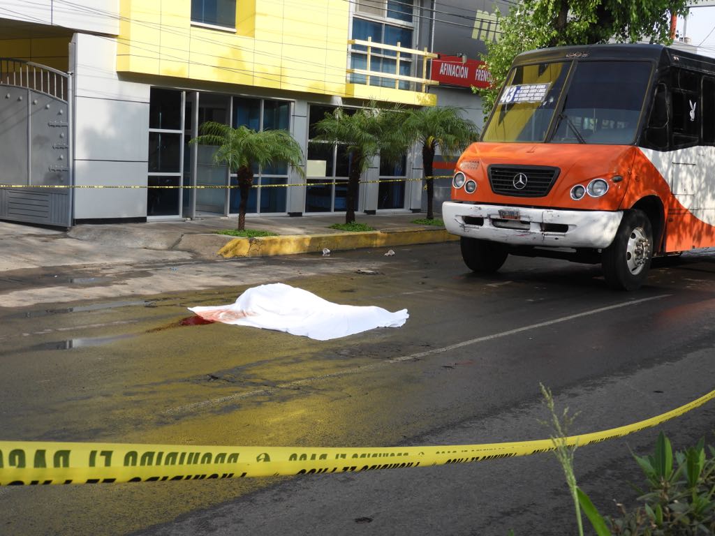 Mujer muere atropellada por transporte público