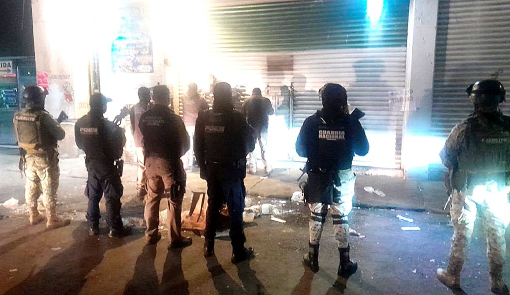 Tras cateo en Plazas del Sol, confiscan drogas y detienen a tres personas. Foto: Especial