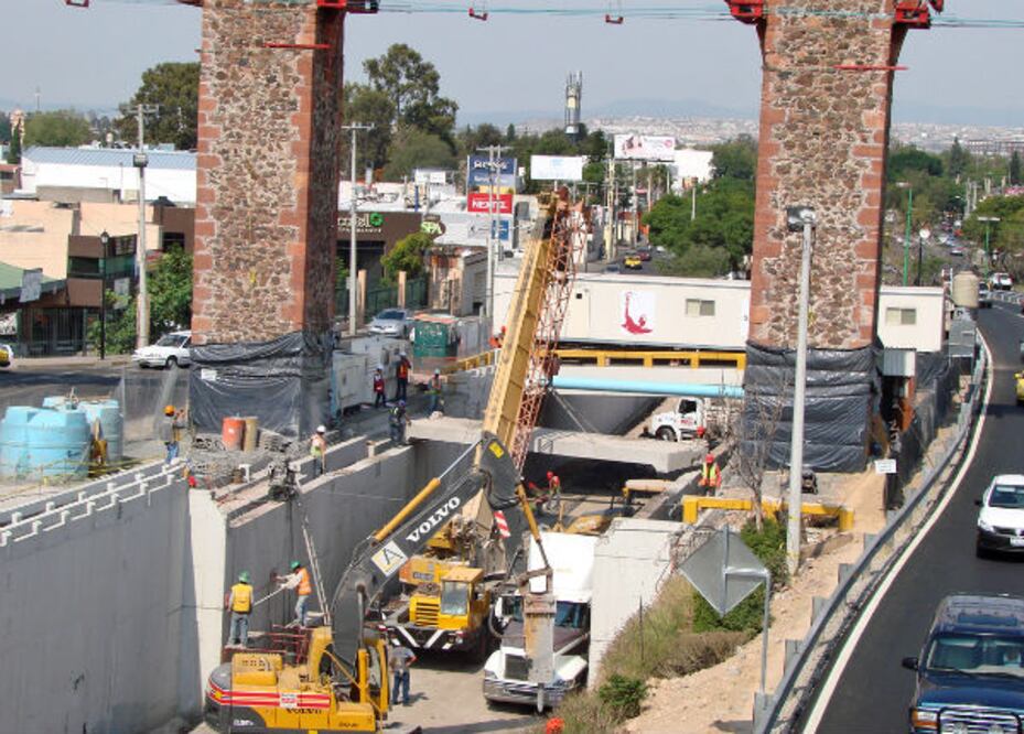 Retiran Lozas de Concreto del Paso Inferior de BQ