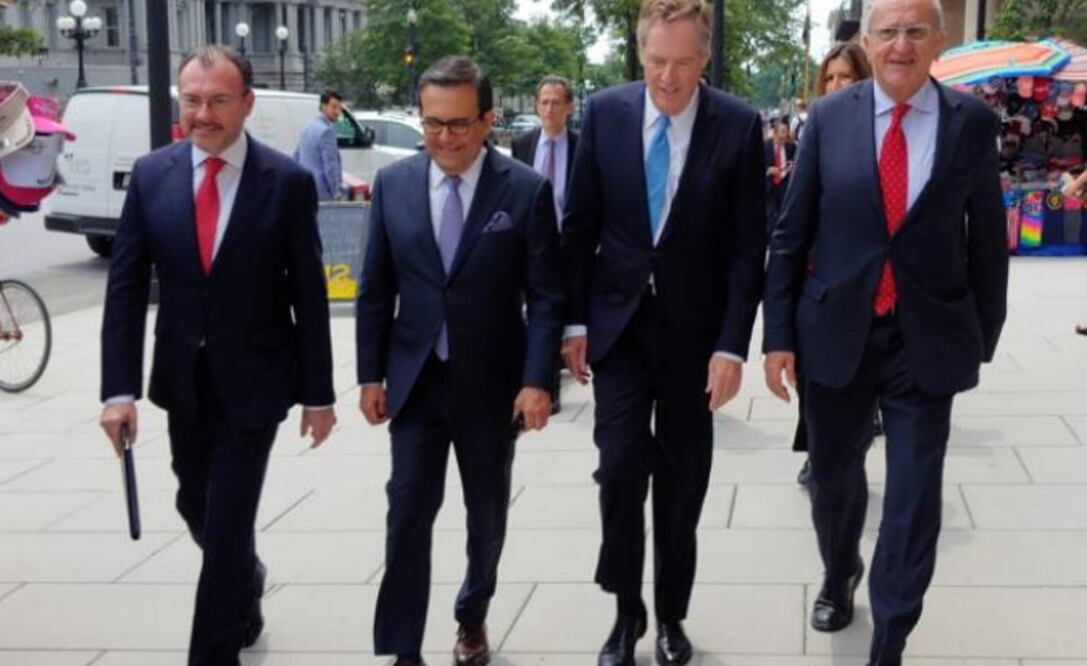 El secretario de Economía, Ildefonso Guajardo, y el canciller Luis Videgaray, acompañados por Gerónimo Gutiérrez y Jesús Seade. Foto: Cuartoscuro