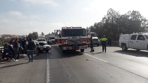 Una mujer fallecida y cinco lesionados, saldo de accidente en la México-Querétaro