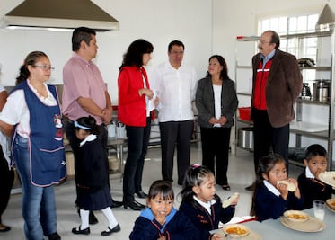 Estrenan cocinas escolares