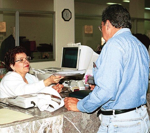 Aumentan 4.5% salario de burócratas