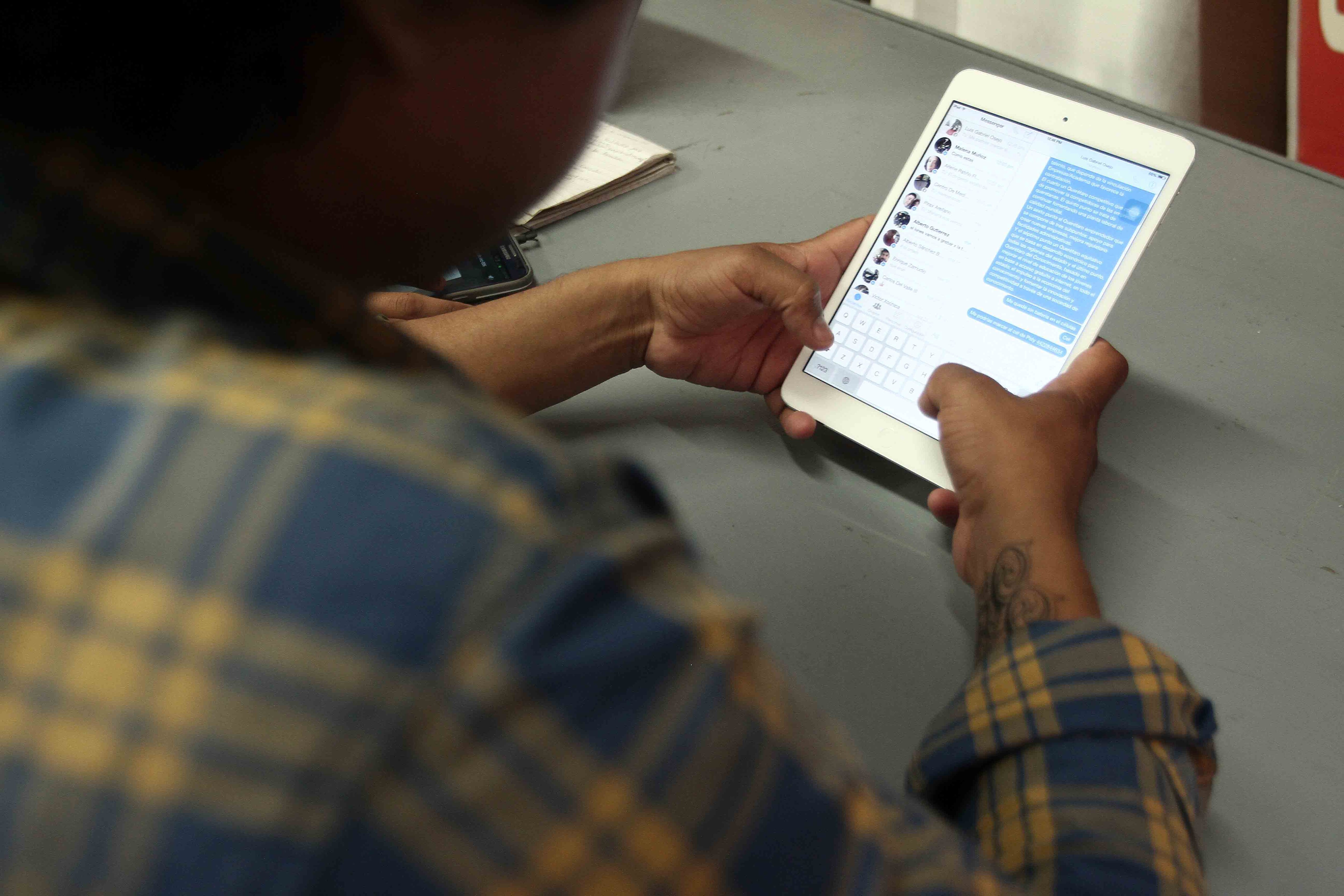 Usan WhatsApp para dar ayuda sicológica